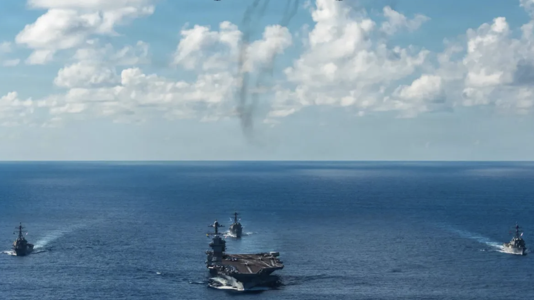 Amerikai erődemonstráció a Karib-tengeren: megérkezett a világ legnagyobb repülőgép-hordozója