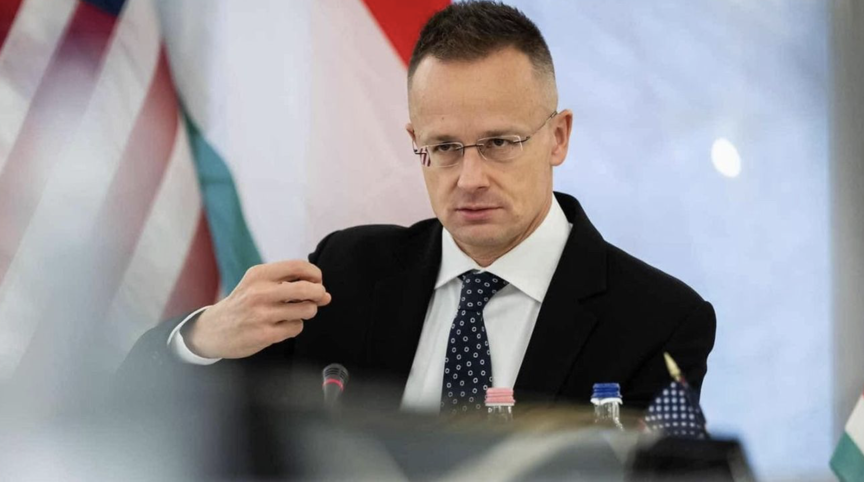 Nem engedték leszállni Szijjártó Péter repülőgépét Boszniában