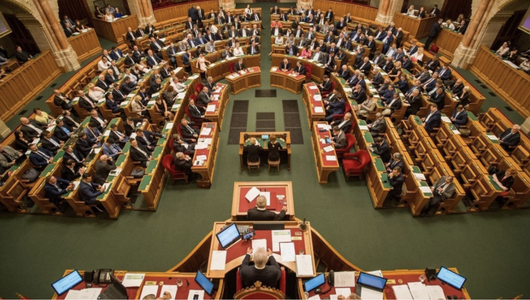 Megszavazta a Parlament a fővárosnak nyújtandó segélyhitelt