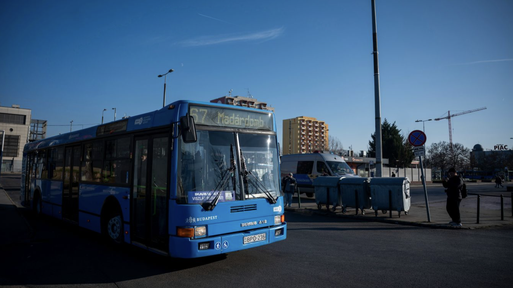 Kigyulladt egy busz a XII. kerületben