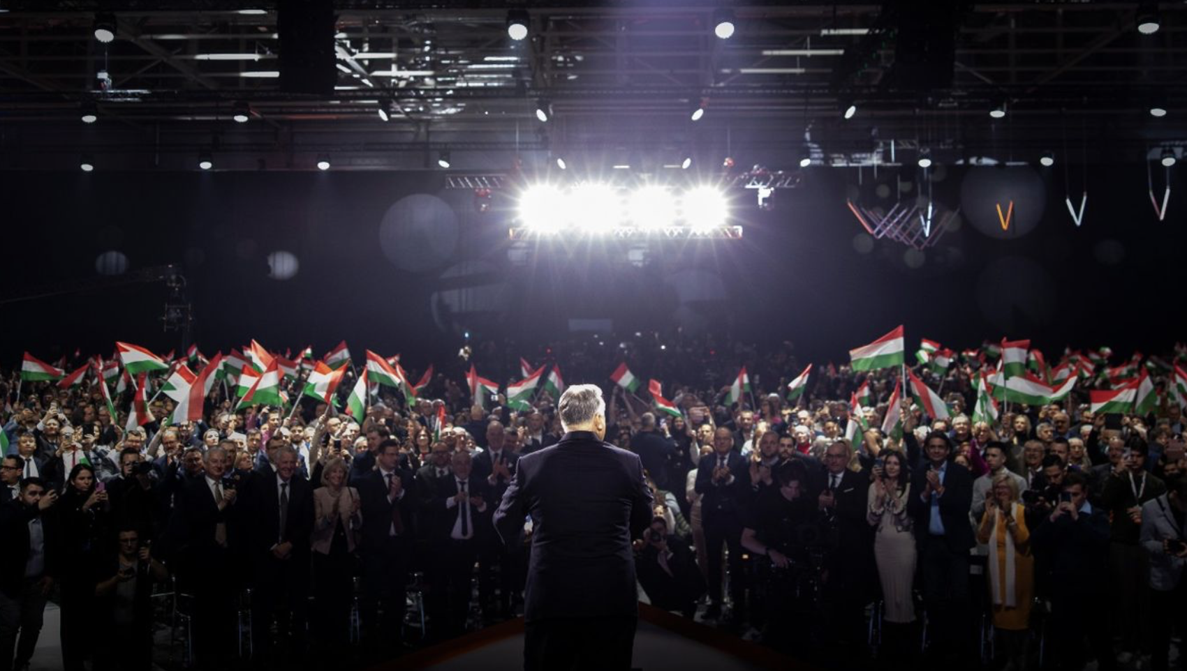 Orbán Viktor: A tét Magyarország jövője – lázadás vagy behódolás között kell dönteni