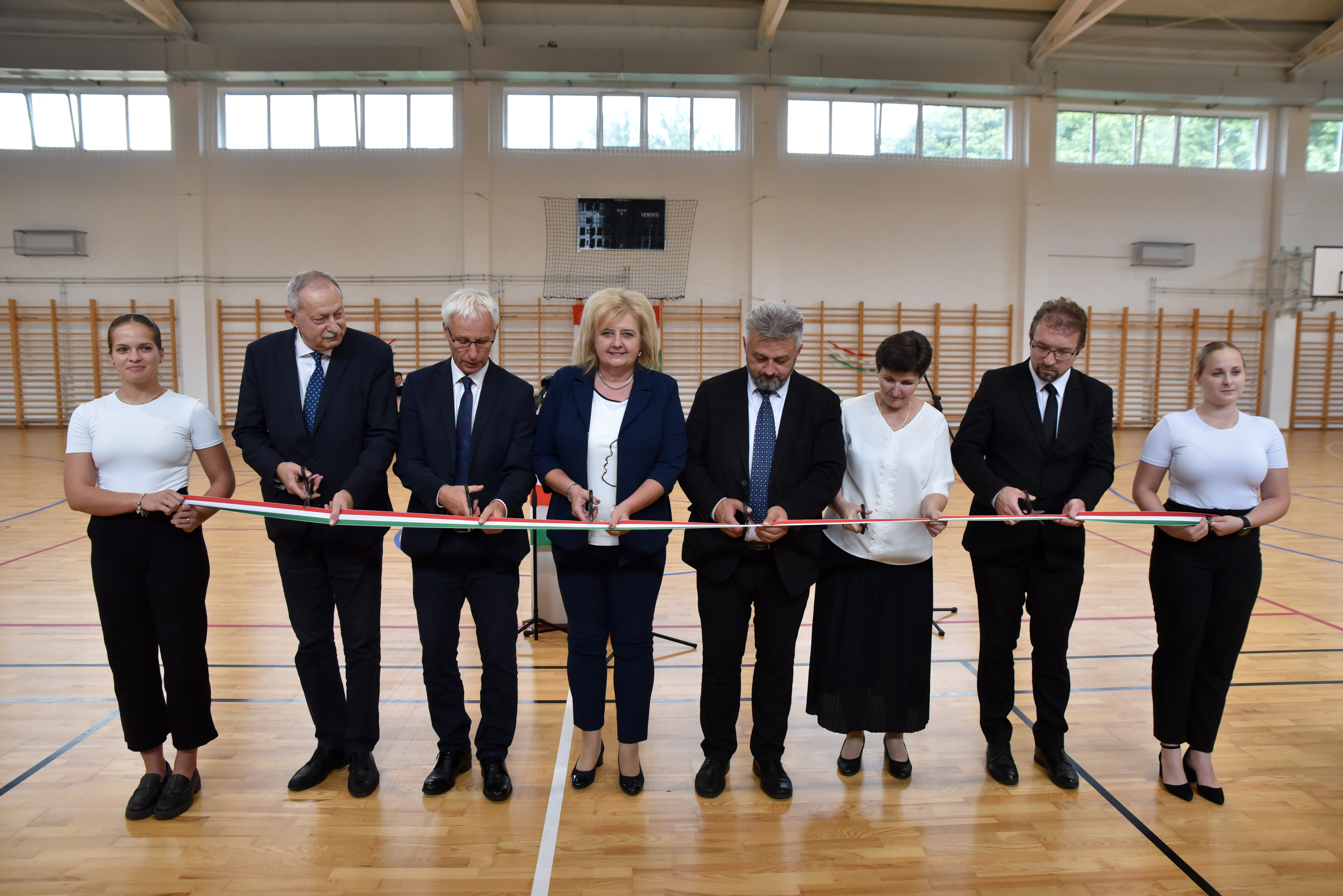 Történelmi pillanat Csurgón: átadták a református gimnázium kibővített tornacsarnokát